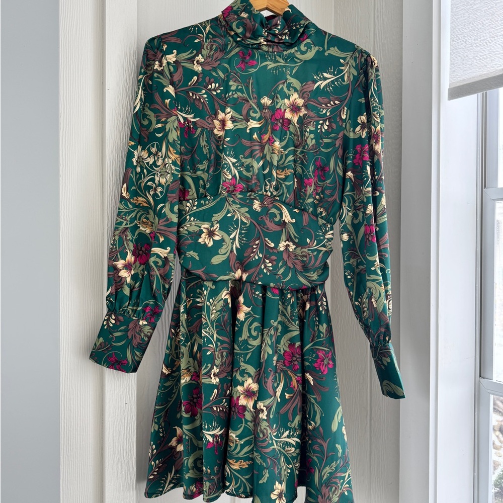 Vanessa Scott Elegant Floral Long Sleeve Dress in Green